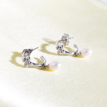 Load image into Gallery viewer, Kit Heath Blossom Flyte Honey Flower Pearl Semi Hoops