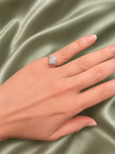 Load image into Gallery viewer, Secondhand Elegant Oval Diamond Ring