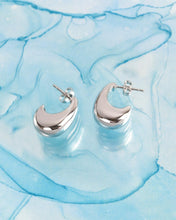 Load image into Gallery viewer, Kit Heath Coast Pebble Smooth Grande Hoop Earrings