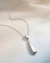 Load image into Gallery viewer, Kit Heath Coast Pebble Smmoth Slim Necklace