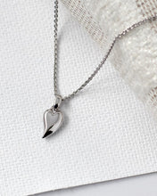 Load image into Gallery viewer, Kit Heath Desire Kiss Mini Heart 18" Necklace