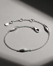 Load image into Gallery viewer, Kit Heath Glint Station Bracelet