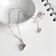 Load image into Gallery viewer, Kit Heath Desire Kiss Midi Heart Ball Chain Necklace