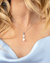 Load image into Gallery viewer, Kit Heath Coast Pebble Glisten Freshwater Pearl Necklace