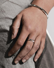 Load image into Gallery viewer, Kit Heath Glint Geo Hinged Bangle