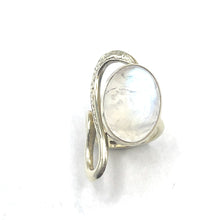 Load image into Gallery viewer, Secondhand 9ct White Gold Moonstone Ring