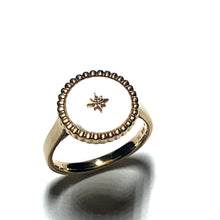 Load image into Gallery viewer, 9ct Gold Mother of Pearl Ring