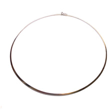 Load image into Gallery viewer, Secondhand 9ct White Gold Flat Omega Wire Collar Necklace

