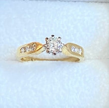 Load image into Gallery viewer, Secondhand 18ct Gold Diamond Ring
