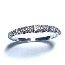 Load image into Gallery viewer, Secondhand Graduating Diamond Band Ring
