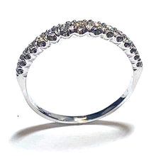 Load image into Gallery viewer, Secondhand Graduating Diamond Band Ring
