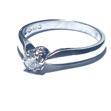 Load image into Gallery viewer, Secondhand Diamond Single Stone Ring
