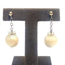 Load image into Gallery viewer, Secondhand Opal Bead Earrings
