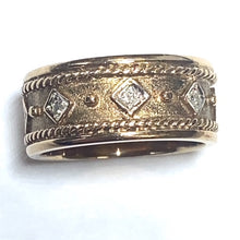 Load image into Gallery viewer, Secondhand 9ct Gold Wide Ring

