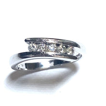Load image into Gallery viewer, Secondhand Diamond Five Stone Ring
