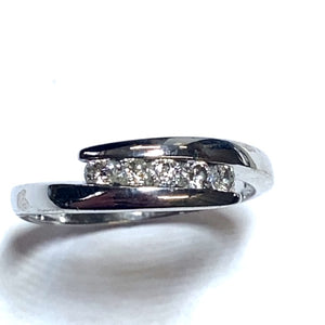 Secondhand 18ct Gold and Diamond Cross Over Ring