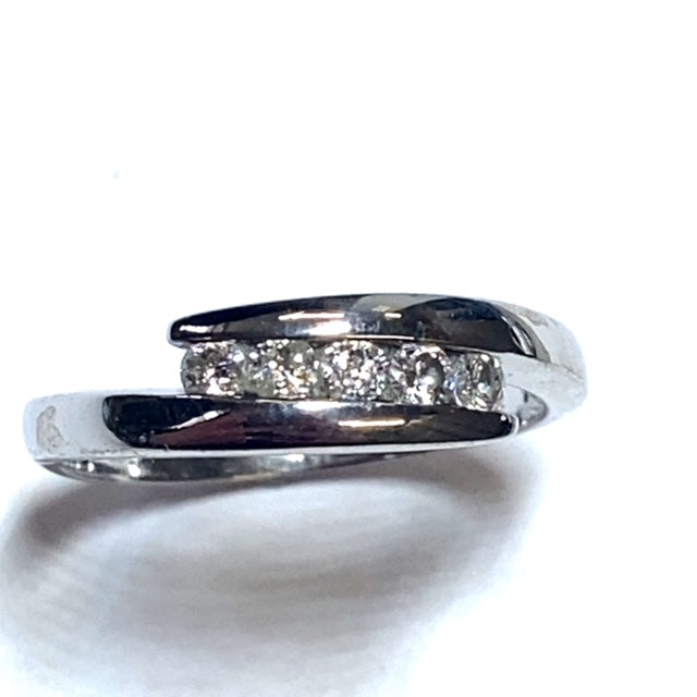 Secondhand 18ct Gold and Diamond Cross Over Ring