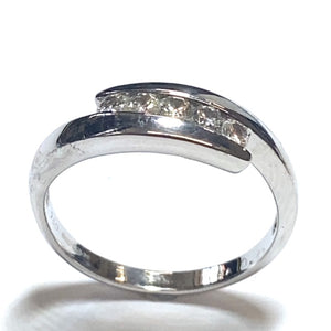 Secondhand 18ct Gold and Diamond Cross Over Ring