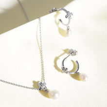 Load image into Gallery viewer, Kit Heath Blossom Flyte Honey Flower Pearl Necklace
