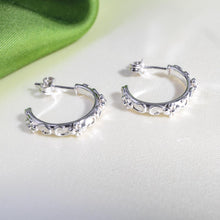 Load image into Gallery viewer, Kit Heath Blossom Flyte Honey Flower Hoops
