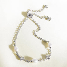 Load image into Gallery viewer, Kit Heath Blossom Flyte Honey Flower Pearl Bracelet
