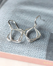 Load image into Gallery viewer, Kit Heath Alicia Grande Drop Earrings
