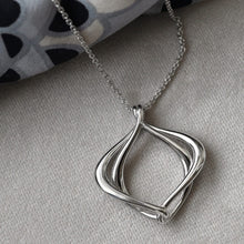 Load image into Gallery viewer, Kit Heath Alicia Midi 20" Necklace
