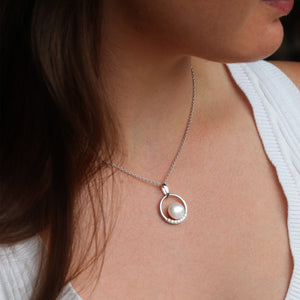 Jersey Pearl Circle Necklace