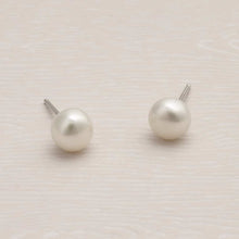 Load image into Gallery viewer, Jersey Pearl Signature Pearl Studs 7mm
