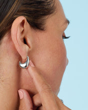 Load image into Gallery viewer, Kit Heath Coast Pebble Smooth Grande Hoop Earrings
