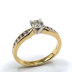 18ct Gold Diamond Solitaire with Diamond Shoulders.