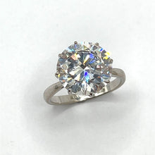 Load image into Gallery viewer, Secondhand 18ct White Gold Cubic Zirconia Ring
