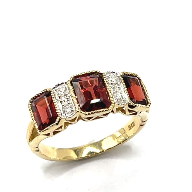 9ct Gold Garnet and Diamond Ring