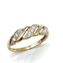 Load image into Gallery viewer, Secondhand 9ct Gold Cubic Zirconia Ring
