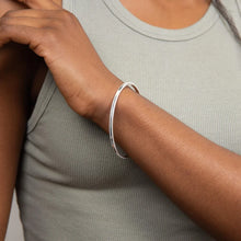 Load image into Gallery viewer, 3mm Millegrain Bangle.
