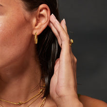 Load image into Gallery viewer, Hot Diamonds Gold Edit Believe Earrings
