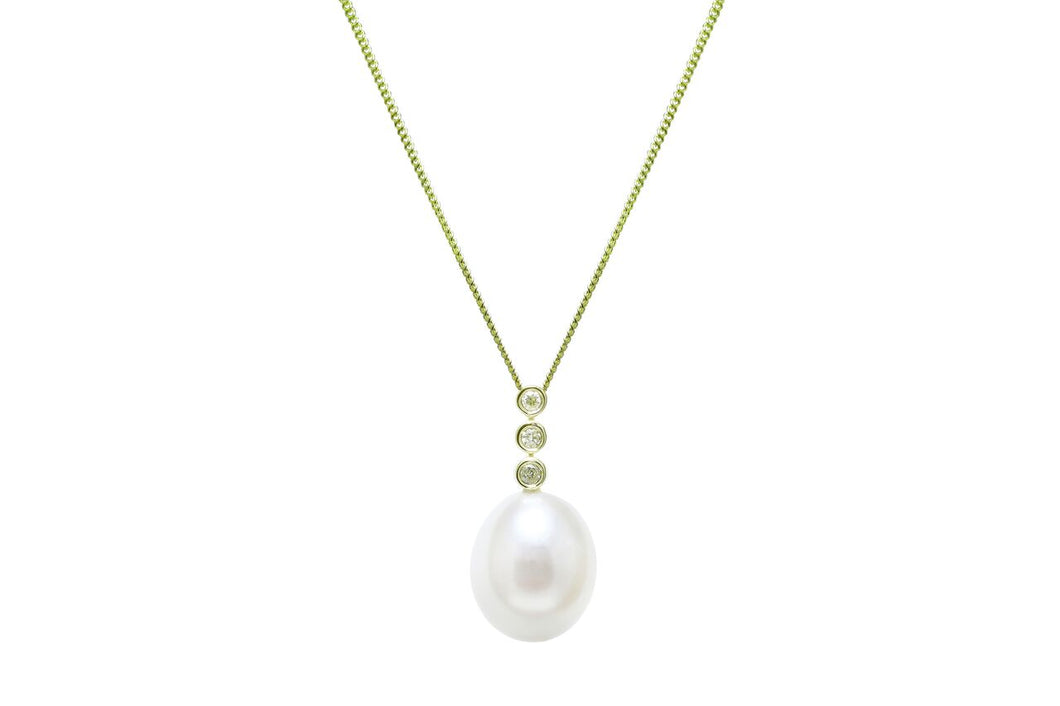 18ct Gold Pearl & Diamond Necklace