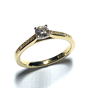 18ct Gold Diamond Solitaire with Diamond Shoulders