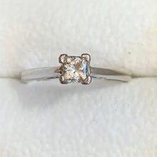 Load image into Gallery viewer, Secondhand 18ct Princess Cut Diamond 0.33ct Solitaire Ring
