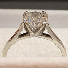 Load image into Gallery viewer, Secondhand Platinum 0.94ct Solitaire Diamond Ring
