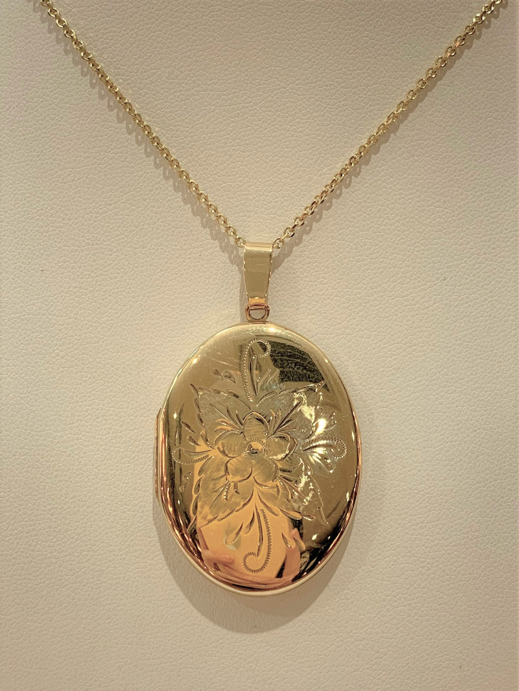 Secondhand 9ct Gold Oval Flower Engraved Locket Necklace