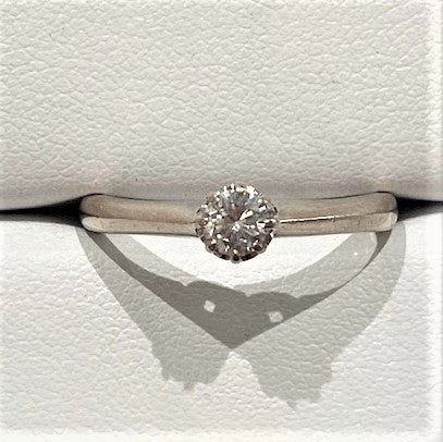 Single white hotsell stone gold ring
