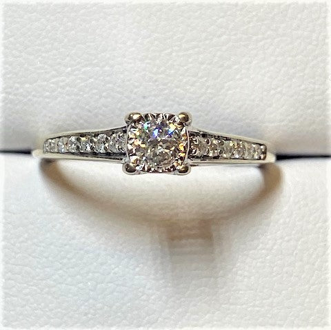 Secondhand Illusion Set Diamond Ring with Diamond Shoulders