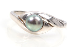 Load image into Gallery viewer, 9ct White Gold Black Freshwater Pearl Ring
