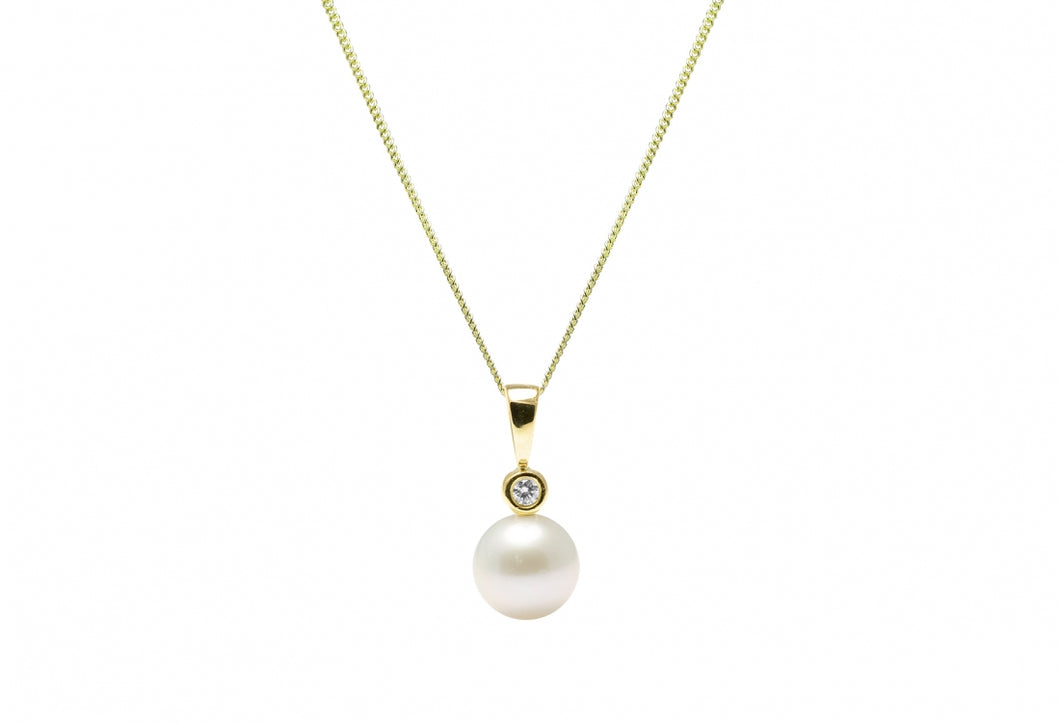 18ct Yellow Gold Akoya Pearl & Diamond Necklace