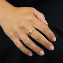 Load image into Gallery viewer, 9ct Gold Column Bar Band Ring
