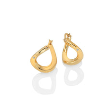 Load image into Gallery viewer, Hot Diamonds Gold Edit Soul Twist Earrings

